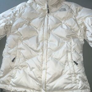North face down puffer coat 550 in excellent shape size woman small